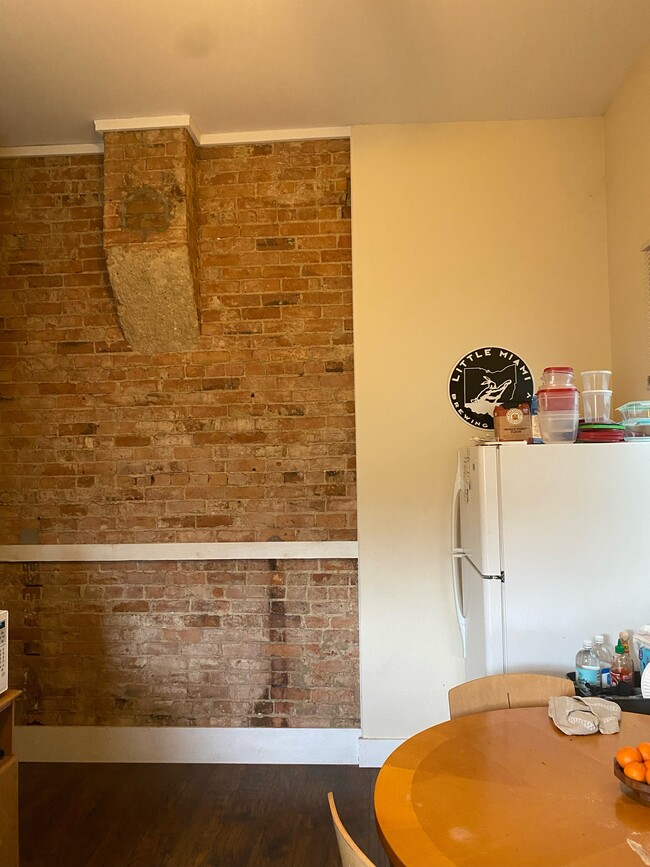 Building Photo - 2235 Victor St Unit Both s