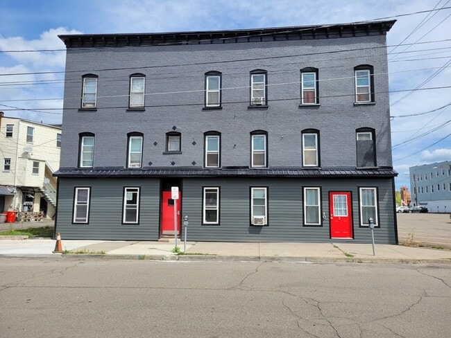 17 Broad St. - 17 Broad St. Apartments
