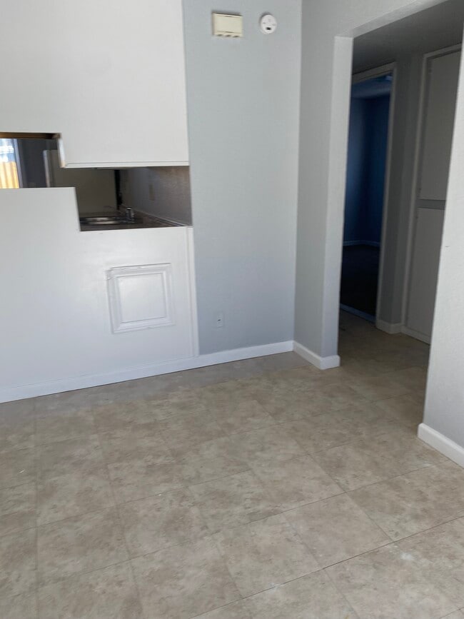 Photo - 424 W Wilson Ave