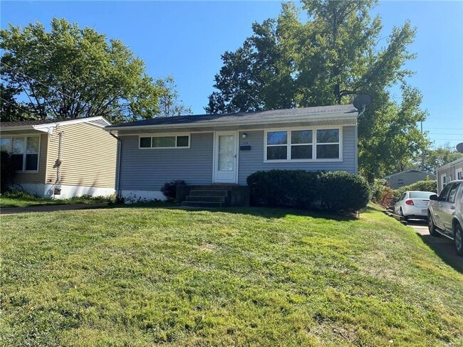 Photo - 178 Floralea Pl