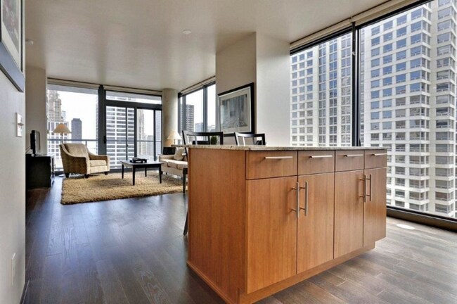 Photo - 447 N State St Condo