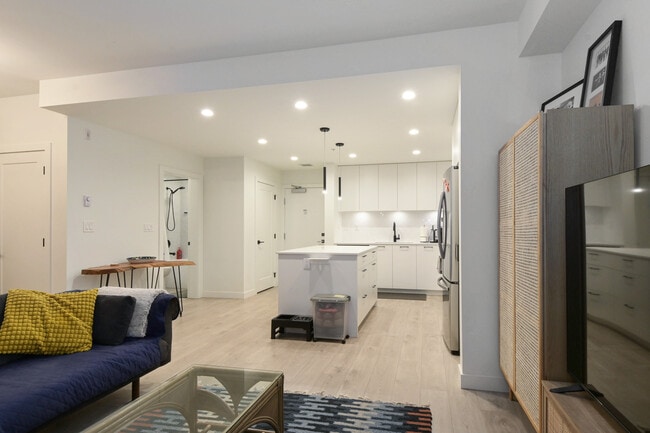 Photo - Modern & Bright 1-Bed Condo for Rent in Heart of Latimer Village, Langley Unité B507