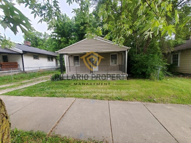 Building Photo - Spacious 3 Bedroom / 1 Bath Home Near Down...