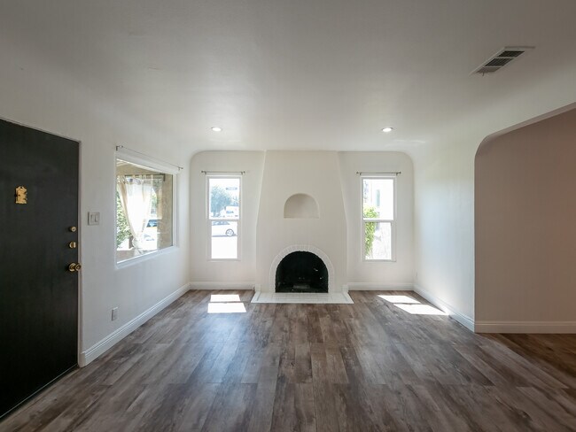 Photo - 723 W Doran St