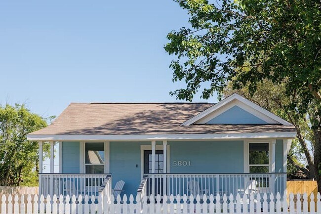 Photo - 5801 Avenue S 1/2