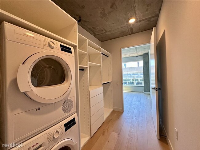 Building Photo - 960 Market St Unit 716 Rental