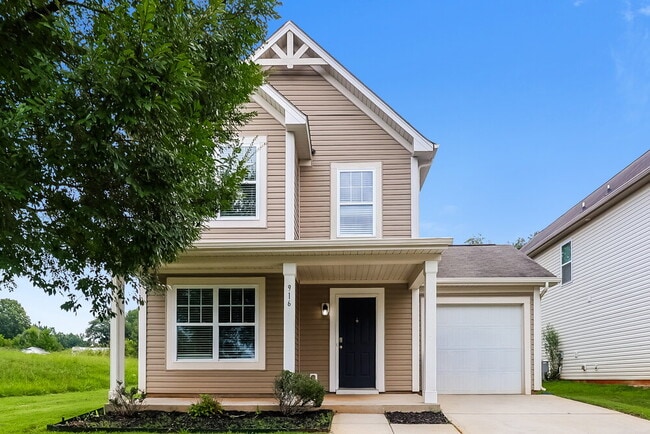 Building Photo - 916 Harrier Rd