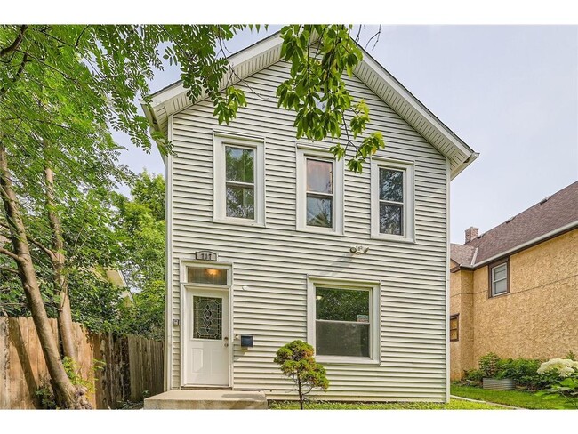 Building Photo - 707 Jenks Ave E