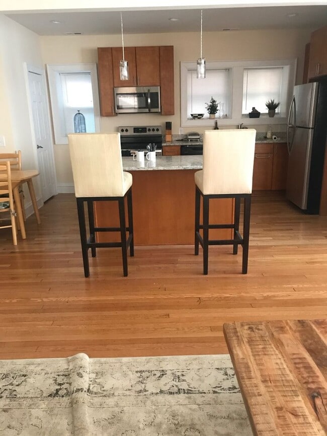 Building Photo - 2830 Monument Ave Unit #2