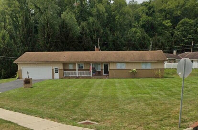 Photo - 741 Country Club Dr