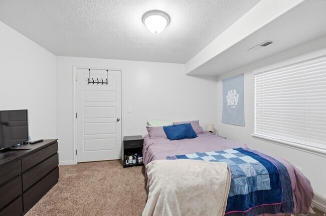 Photo - 86 E Rose Way