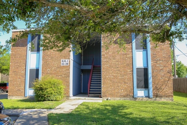Building Photo - 2617 US-82 Unit #2617