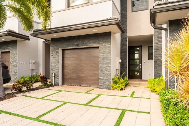 Photo - 15824 NW 91st Ct Unit 0