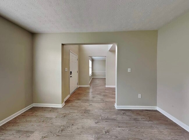 Photo - 320 Birchmere Close SW