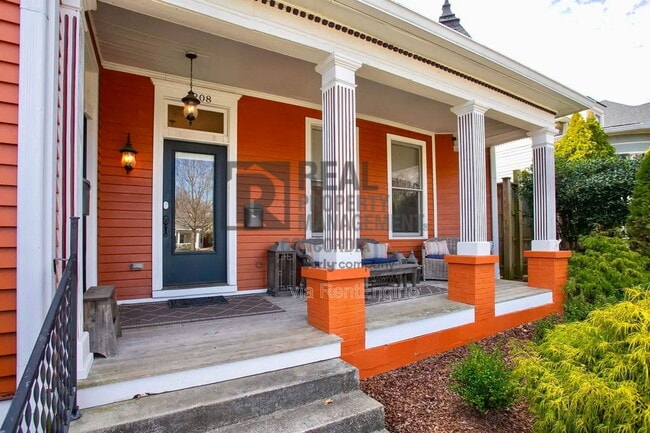 Photo - 1208 Woodland St