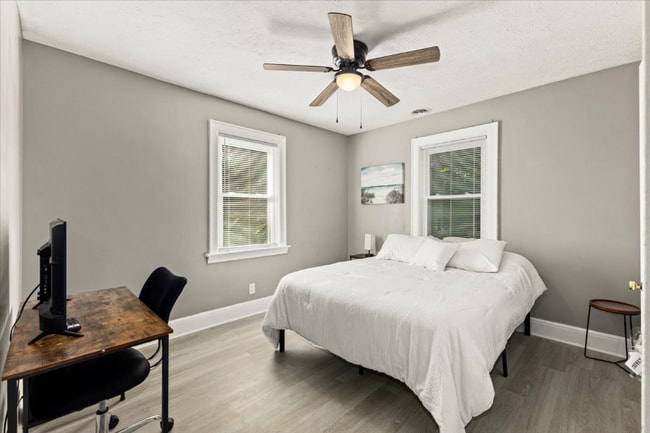 Photo - 350 Hill Park Dr