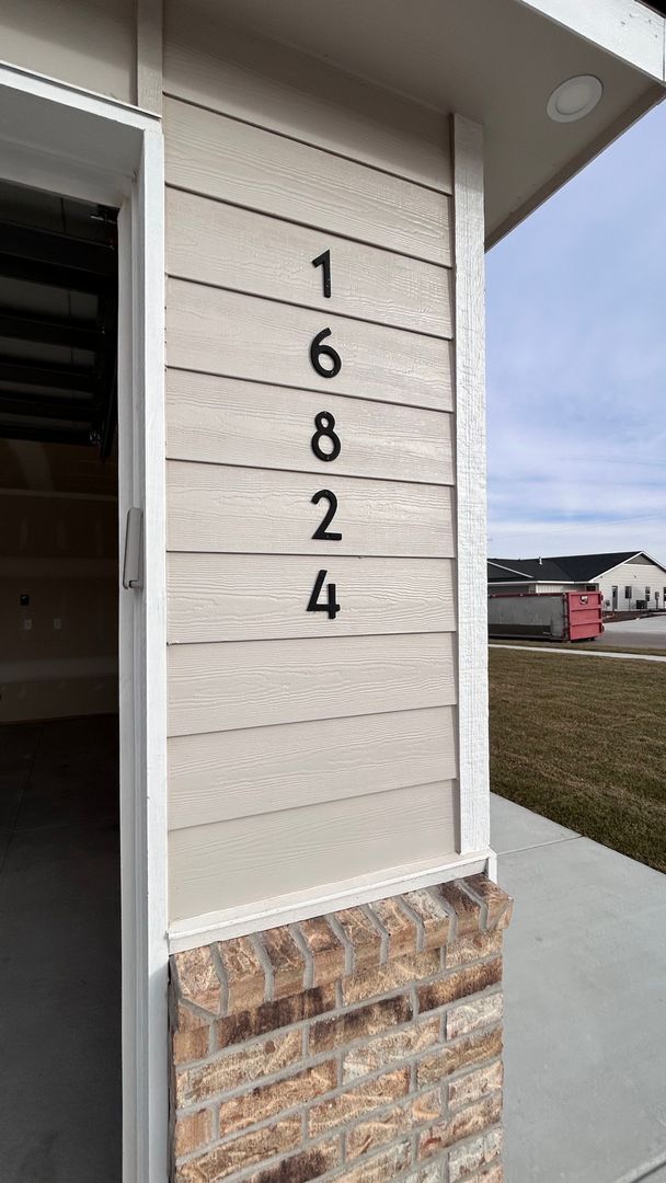 Photo - 16824 W Kashmir St