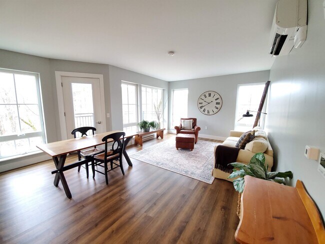 Photo - 195 Mechanic St Unidad 407