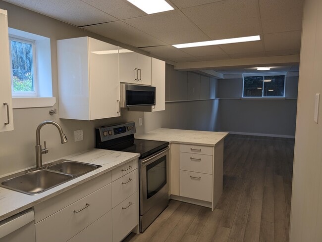 Photo - 45574 Lewis Ave