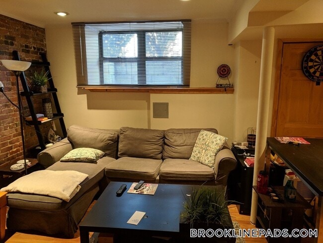 Photo - 1689 Beacon St Unidad 4