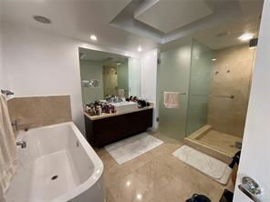 Building Photo - 831 Sunny Isles Blvd Rental