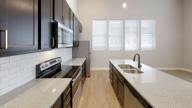 Photo - 122 W Hill St