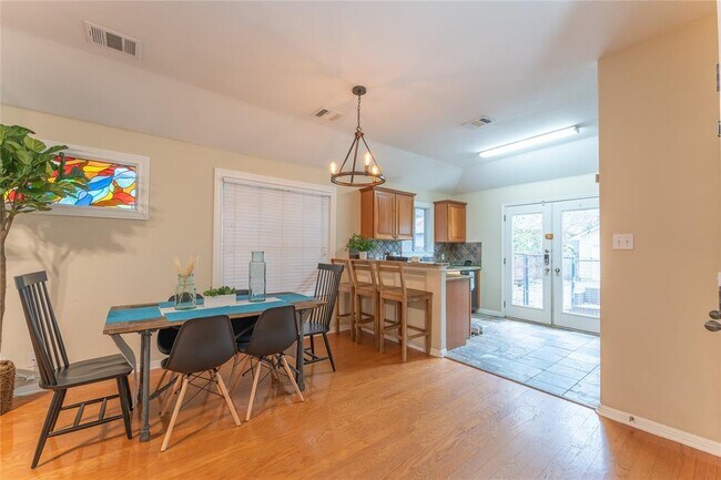 Photo - 708 W Annie St