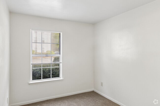 Sandpiper - 2BR, 1BA - 699SF - Primary Bedroom - Pipers Landing Apartments