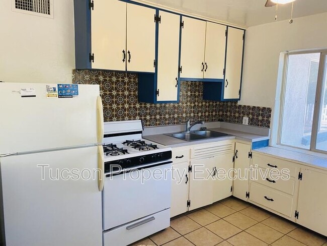 Photo - 443 E Delano St Unit 2