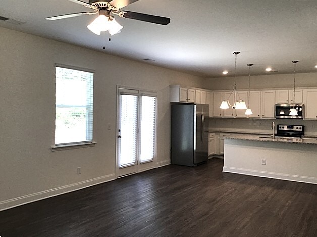 Photo - 1462 Weatherbrook Cir