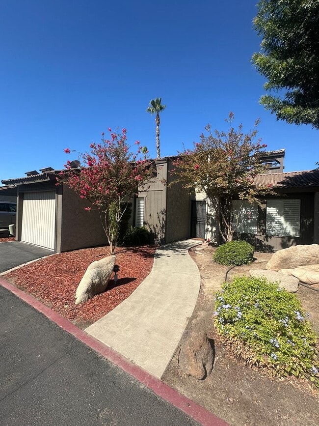 Photo - Adorable 2 bedroom 2 bathroom with 1 car garage attached
