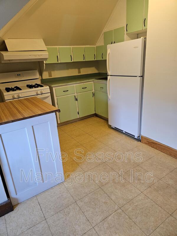 38-40-40 Monroe St