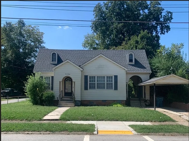 Building Photo - Summer Living At Its Best ! Trenton Area