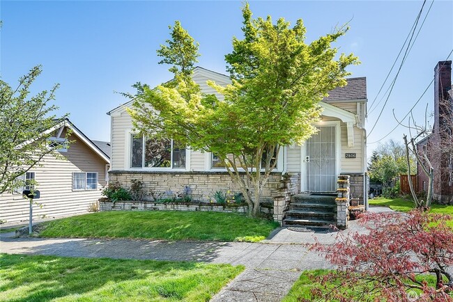 Building Photo - 2806 18th Ave S