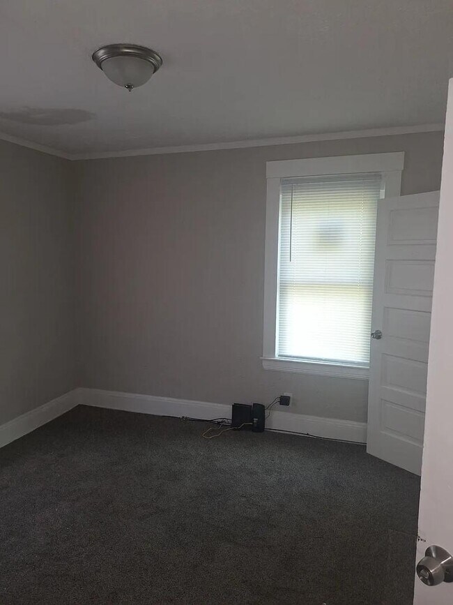 Photo - 3255 E 130th St