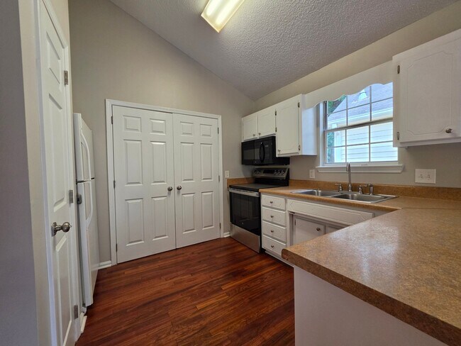Photo - 503 Dunwoody Dr
