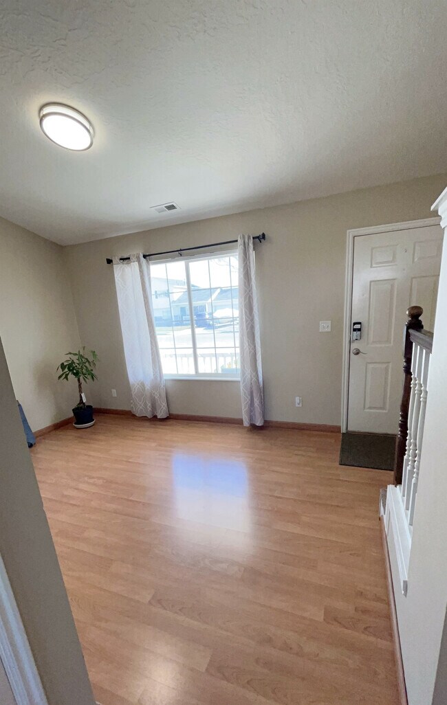 Photo - 1624 W 525 S