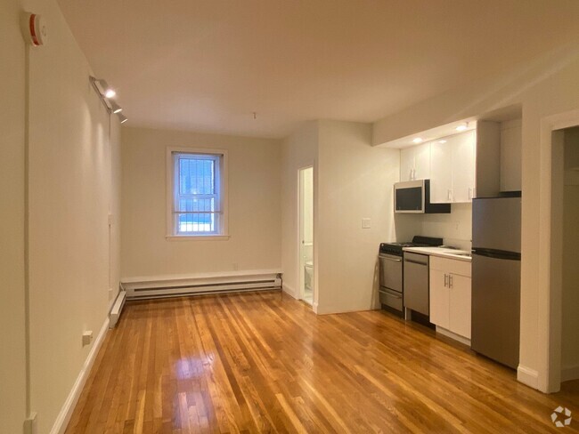 Building Photo - Nicely renovated studio in Back Bay for Se... Rental