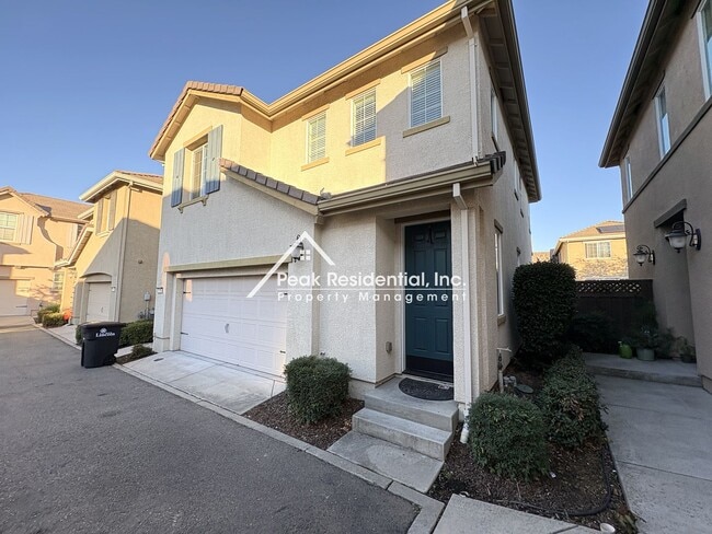 Building Photo - Updated 3bd/2ba Lincoln House