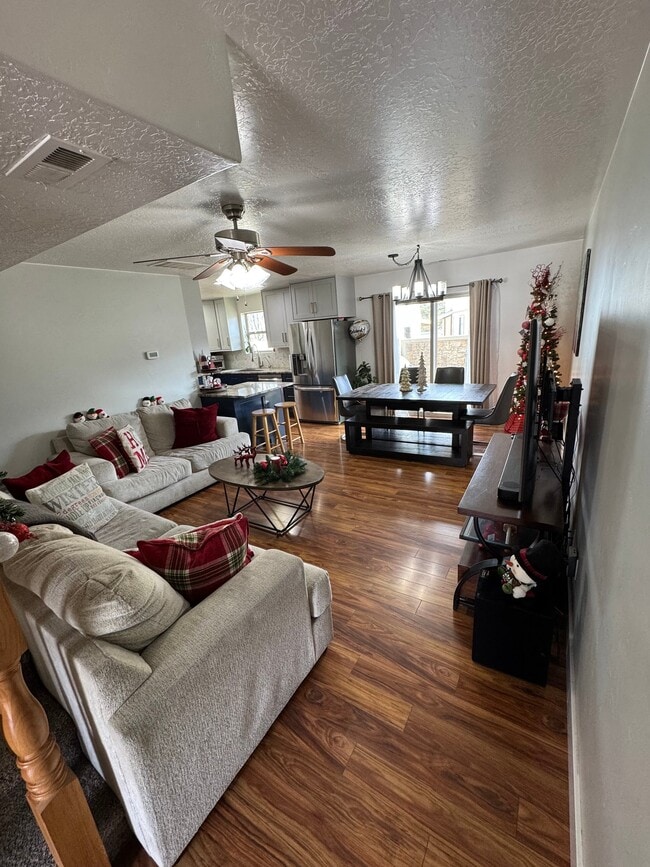 Photo - 822 N 1120 E