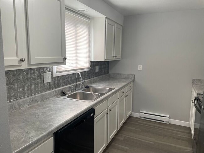 Beautiful Newly Renovated Unit!! - Beautiful Newly Renovated House Unit!!