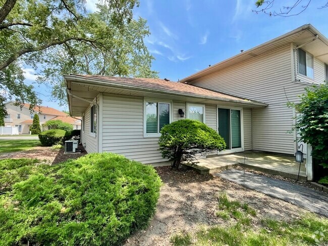 Building Photo - 2367 Carnation Dr Rental