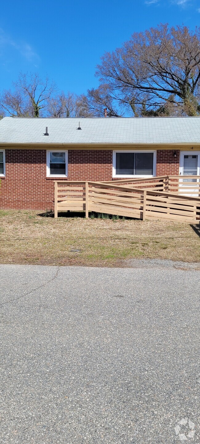 Building Photo - Buckroe Single-Family Home