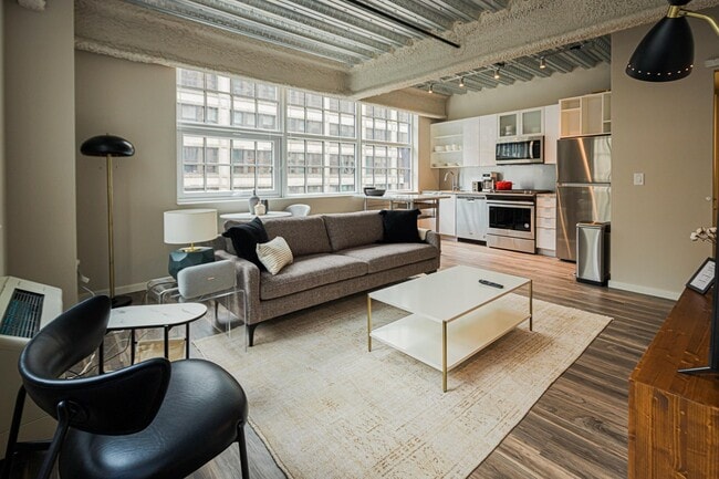 63 E Lake Apartments, área de estar de una habitación
