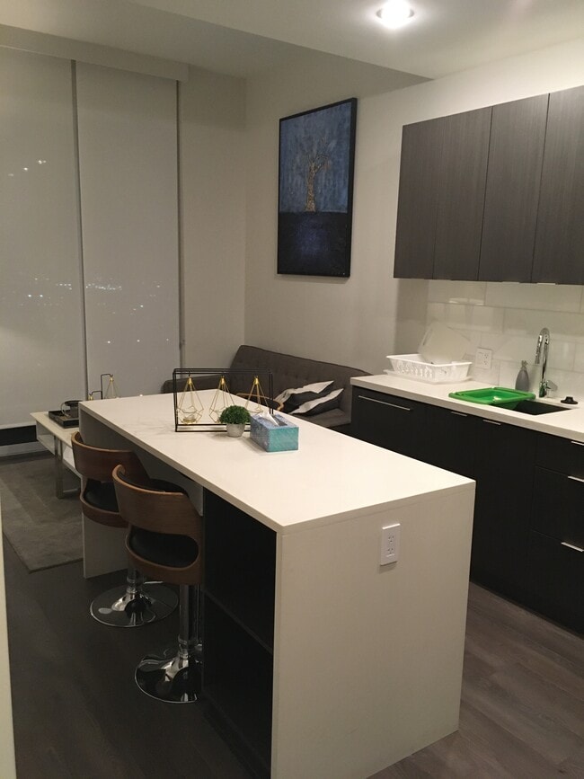 Photo - 8189 Cambie St