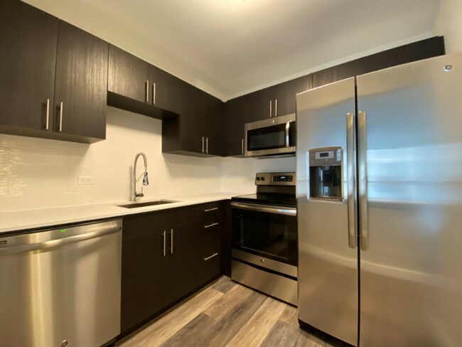 11 E Delaware Pl