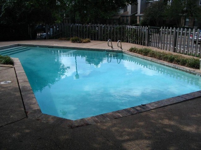 Pool - Oak Creek Condominiums