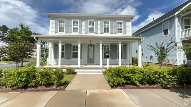 Building Photo - 4 bedroom, 3.5 bath Rental