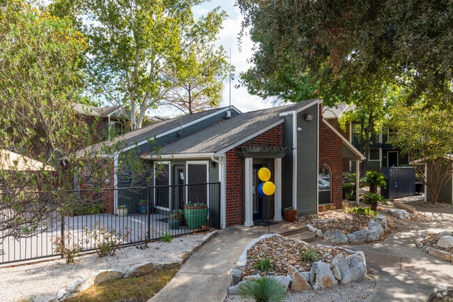 Oficina de arrendamiento - Patten East