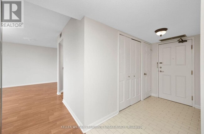 Photo - 255 The Donway W Unité 522